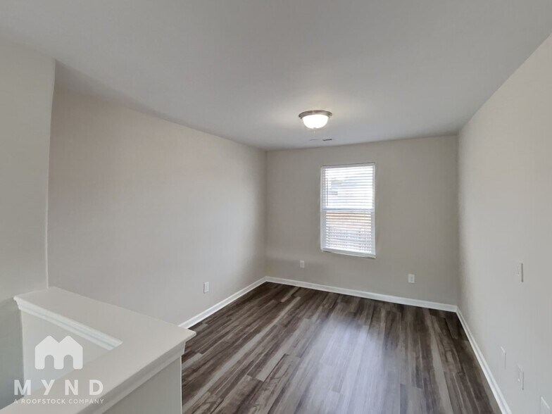 Building Photo - 136 Creekstone Ct