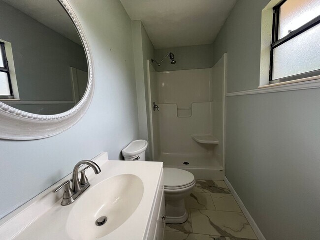 Building Photo - Spacious 4-Bedroom Brick Home on 1 Acre – ...