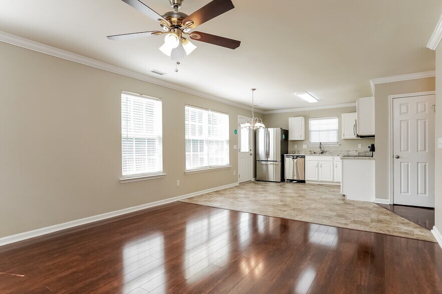 Building Photo - 4005 Bearmont Pl