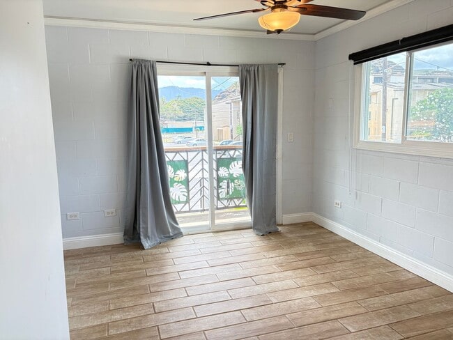 Building Photo - Three Bedroom Home