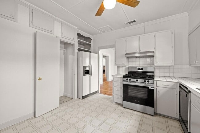 Building Photo - 701 1/2 S Walnut Street Unit