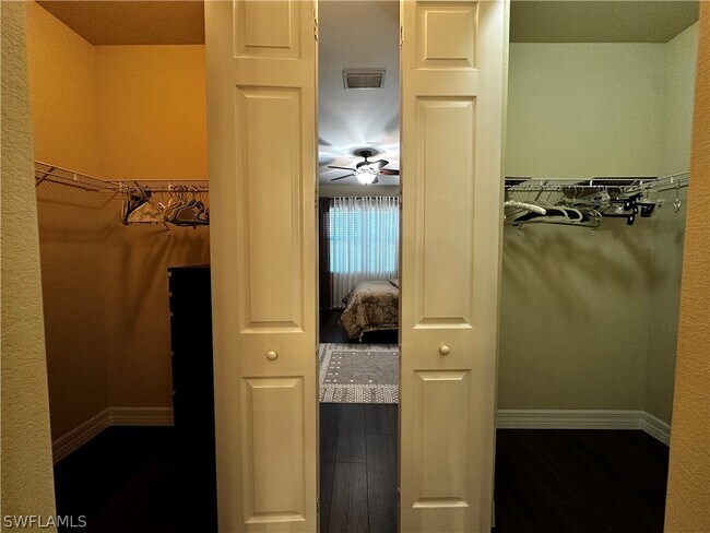 Building Photo - 10547 Carolina Willow Dr