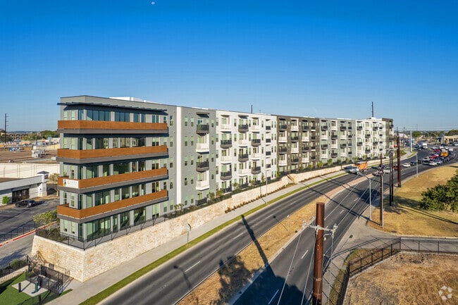 Building Photo - Atlas North Lamar