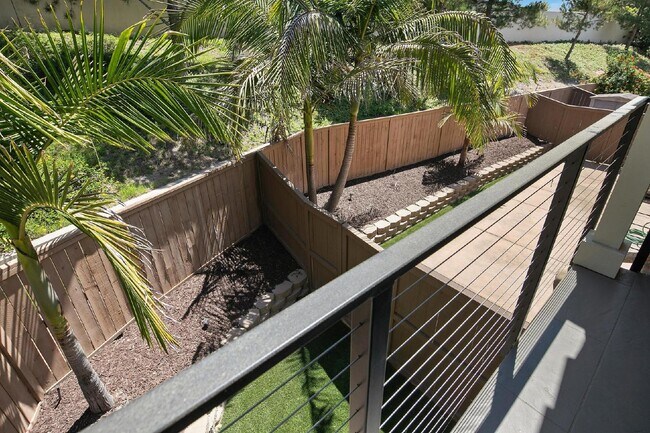 Building Photo - Luxurious Living at Its Finest | 1-Bedroom...