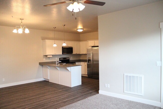 Building Photo - Reduced price