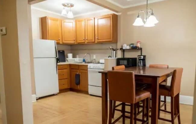 Building Photo - 5171 N Elkhart Ave