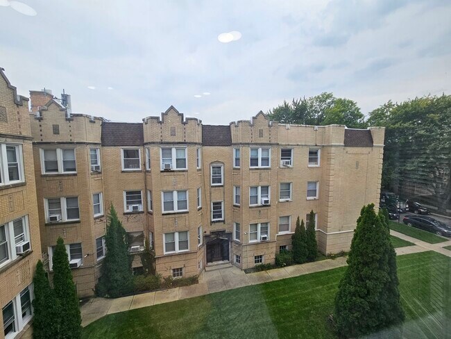 Building Photo - 6551 N Francisco Ave