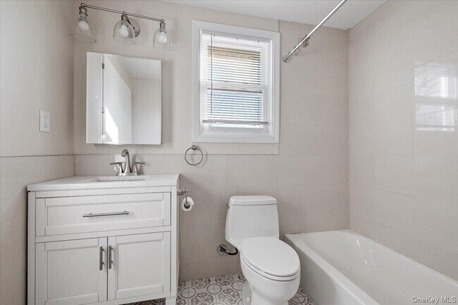 Building Photo - 8 Garfield Ave