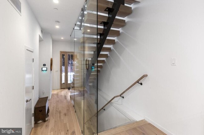 Building Photo - 1108 N Bodine St