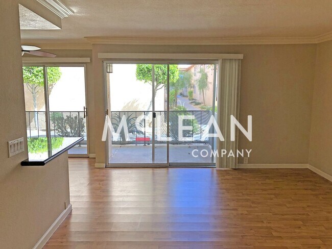 Building Photo - Sweet One Bedroom!