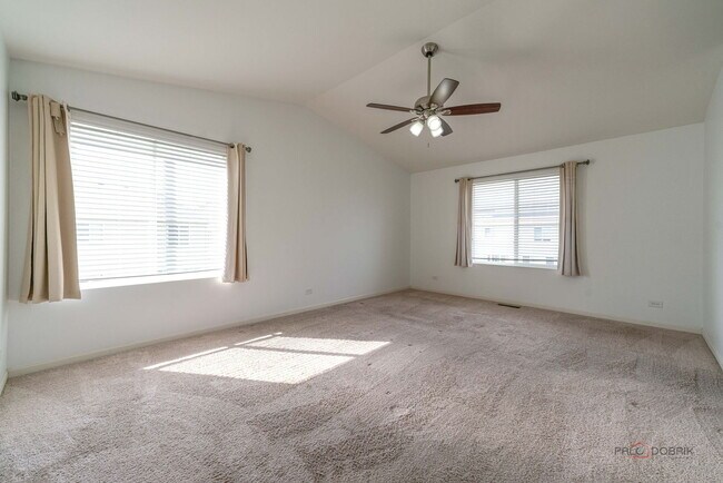 Building Photo - 202 Minuet Cir