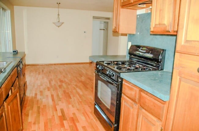 Building Photo - Truly adorable and private 3 bed rambler in great neighborhood in the heart of Kent.