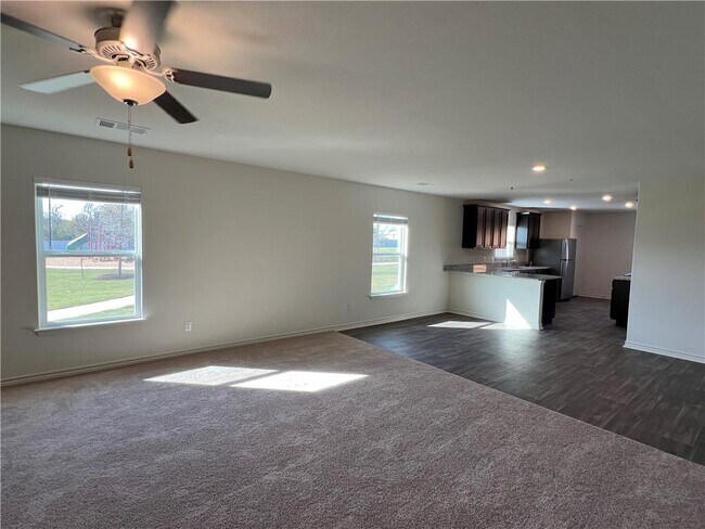 Building Photo - 364 Crescent Park Dr