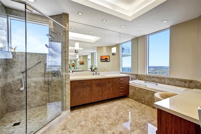 Building Photo - 21200 Point Pl