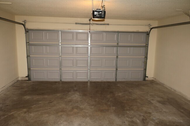 Building Photo - 2106 Marot Dr