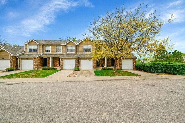 Building Photo - $ 2,295 - 3-Bed, 3-Bath Townhome with Mode...