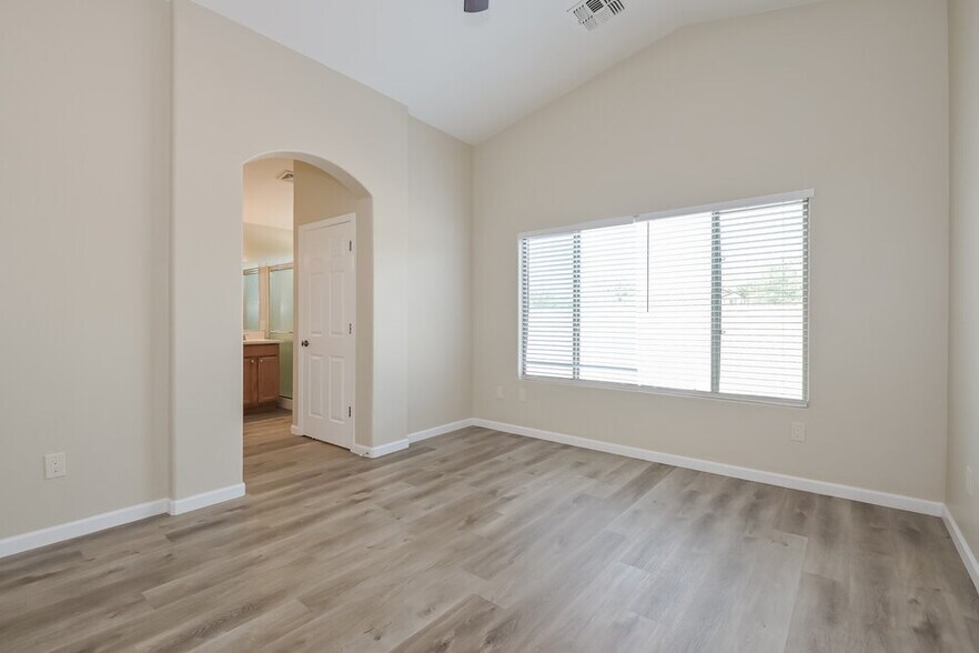 Building Photo - 2399 E Calle Arroyo Lindo