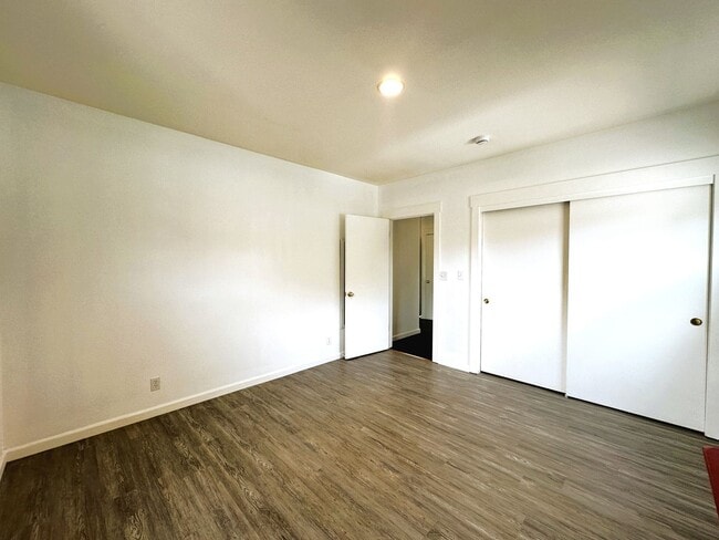 Building Photo - 907 Mustang Ct