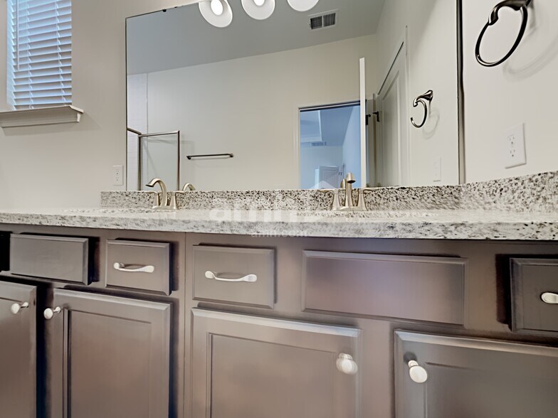 Building Photo - 407 Ronter Ct