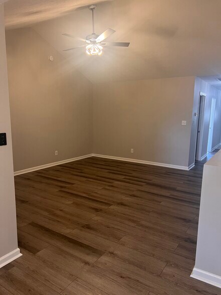 Building Photo - 3246 Mountain Spring Way