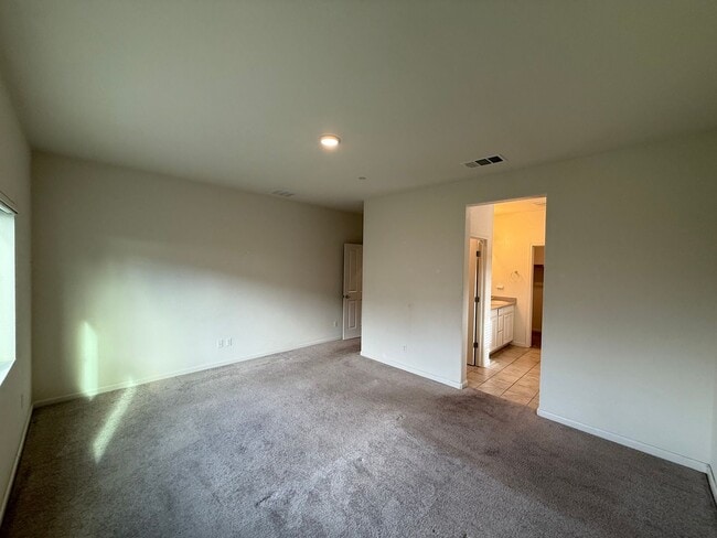 Building Photo - 4-bedroom single story in Manteca!