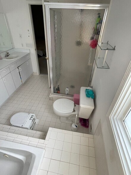 Building Photo - 1154 Bluebird Dr