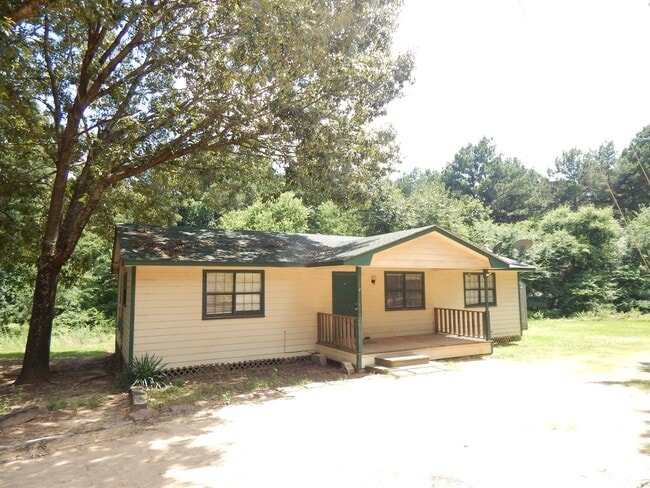 Building Photo - Winona ISD: 3 Bedroom, 2 Bath Home in a Co...