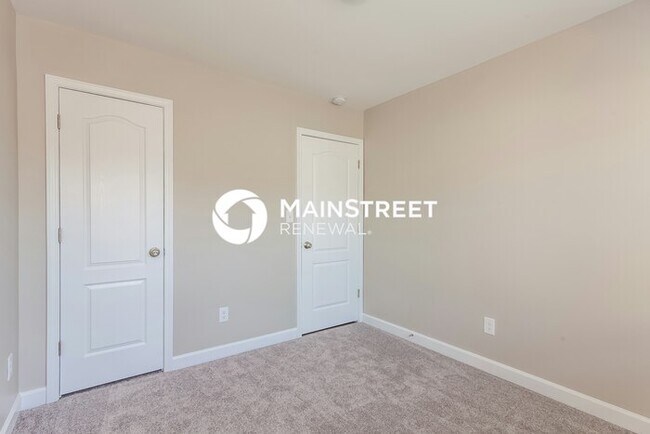 Building Photo - 3 Bedroom Pet-Friendly Home in Huntersville, NC with Main Street Renewal
