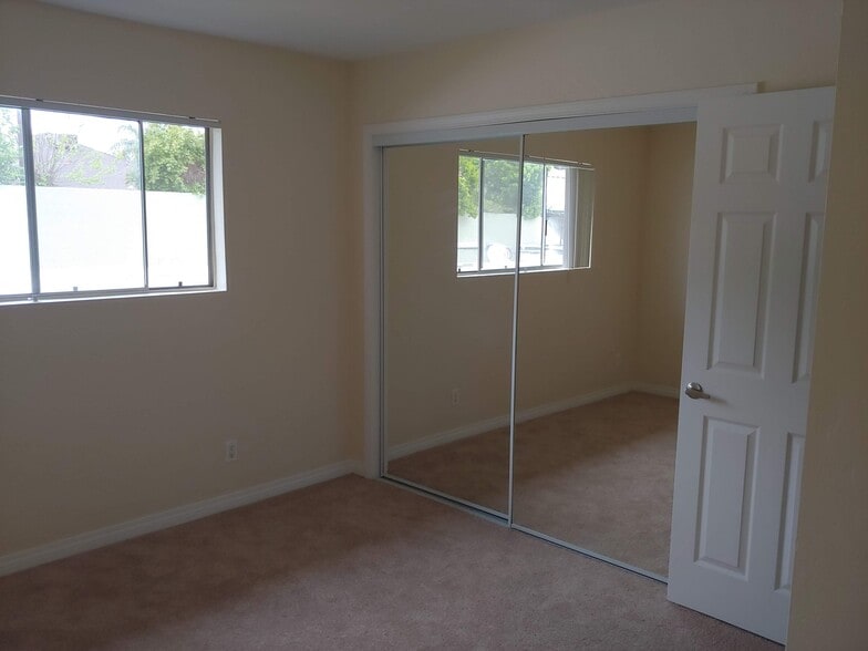 Building Photo - 1430 W Lambert Rd