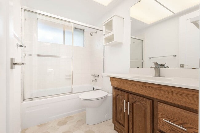 Building Photo - 10716 NE 144th Ct