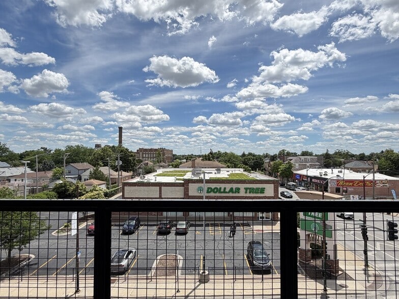 Building Photo - 3207 N Narragansett Ave