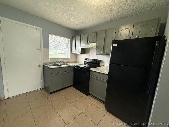 Building Photo - 5006 Sanibel Ave