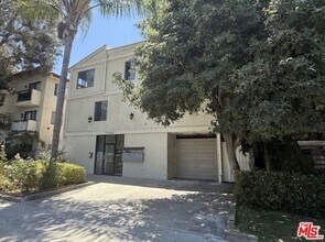 Building Photo - 13406 Moorpark St