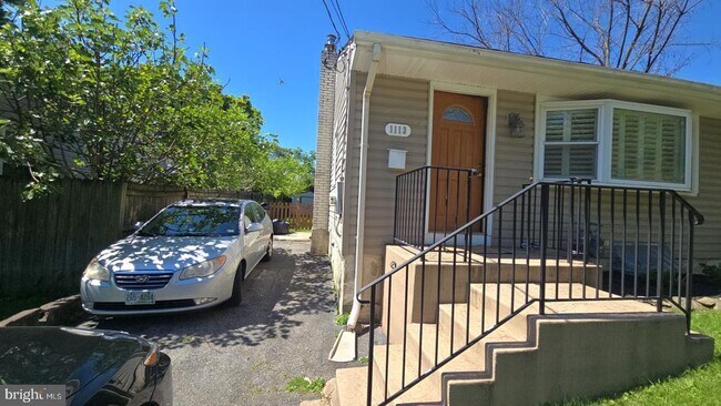 Building Photo - 1113 Grandin Ave