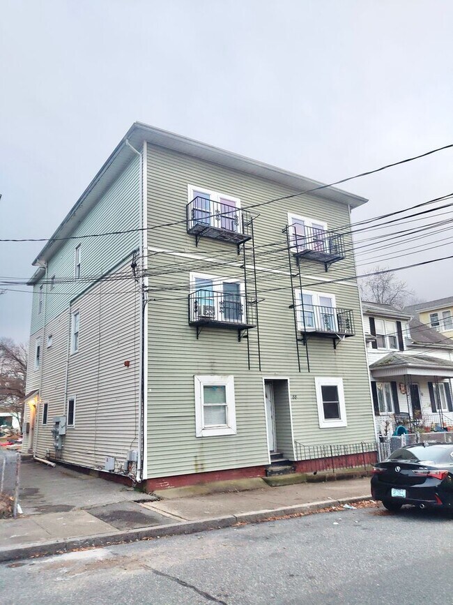 Building Photo - 86-88 Lawn Ave