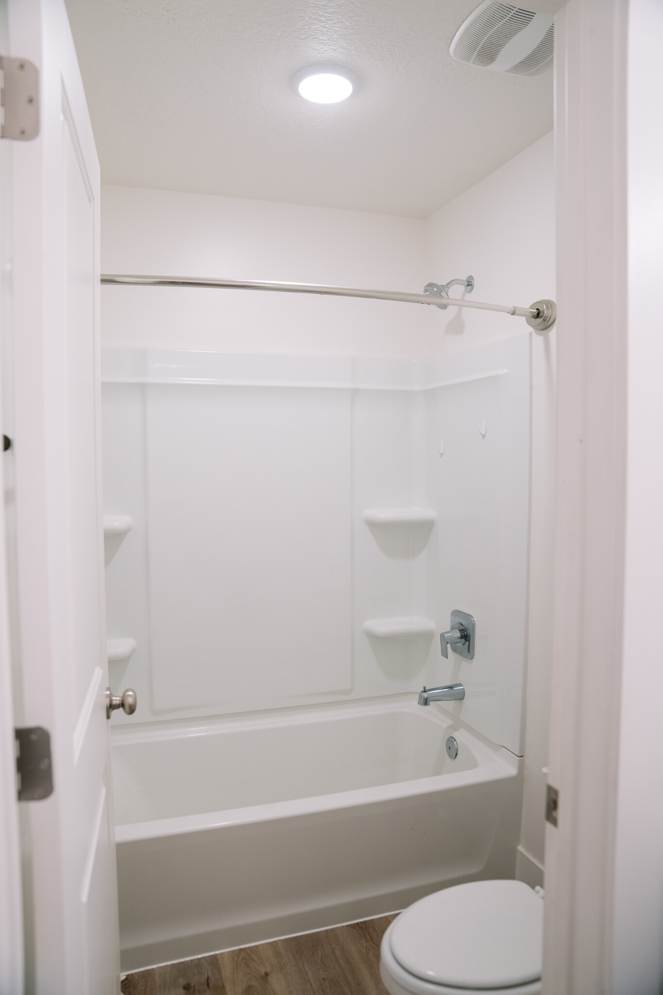 Shower w/ tub 2nd floor - 1683 E 1425 S