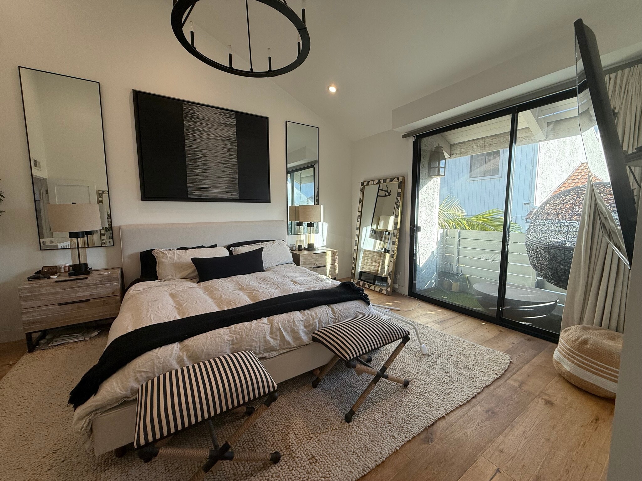 Primary bedroom - 8611 Burton Way