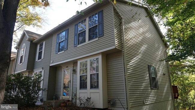 Building Photo - 6068 Laurel Wreath Way