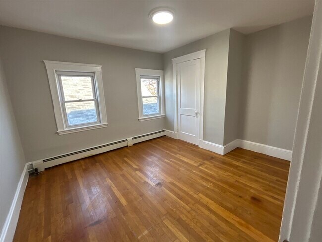 Building Photo - 21 Carney St