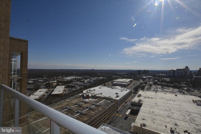 Building Photo - 5750 Bou Ave