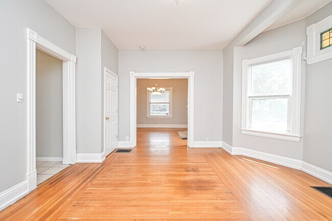 Building Photo - 4221 Bell St