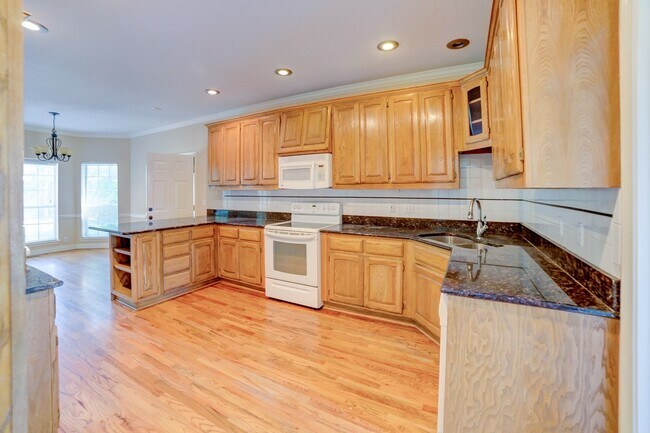 Building Photo - Beautiful home across from Jenks Middle School