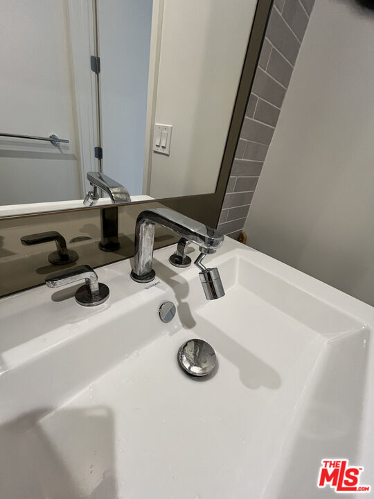 Building Photo - 889 Francisco St