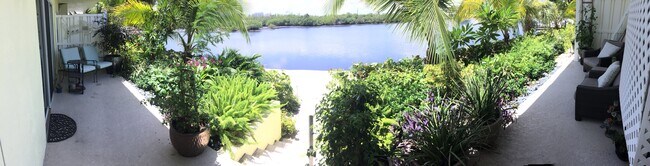 Private access to seawall - 6520 N Ocean Blvd