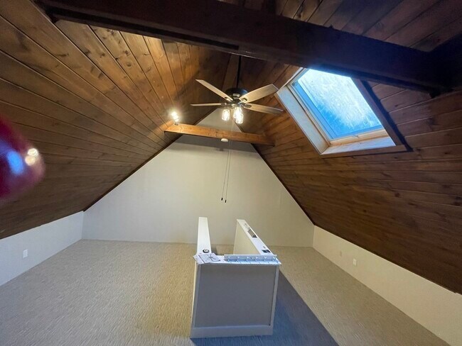Building Photo - 9 Twin Lakes Dr