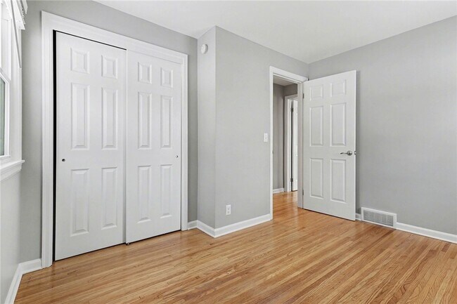 Building Photo - 534 Glenview Ct