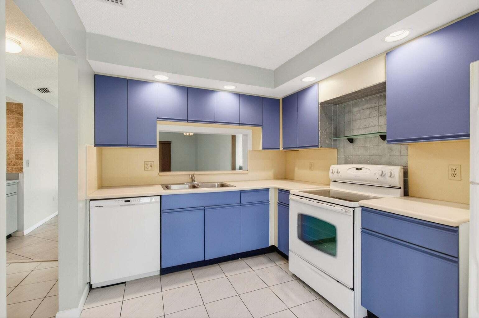 Building Photo - 400 Club Cir