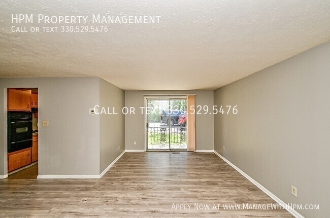 Building Photo - 842 S Green Rd