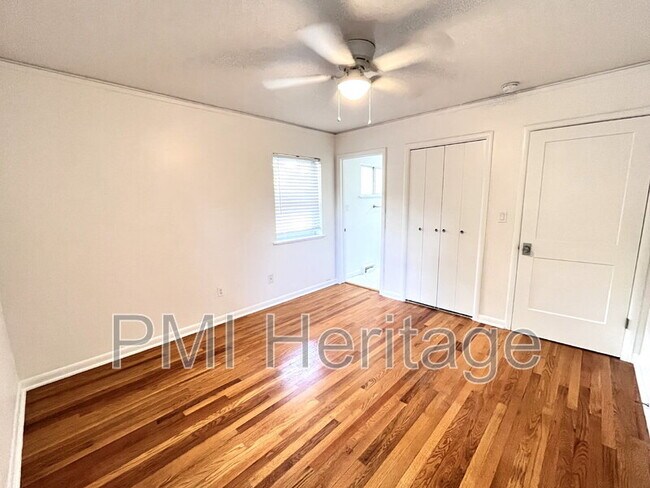 Building Photo - 1139 N Sunset Dr