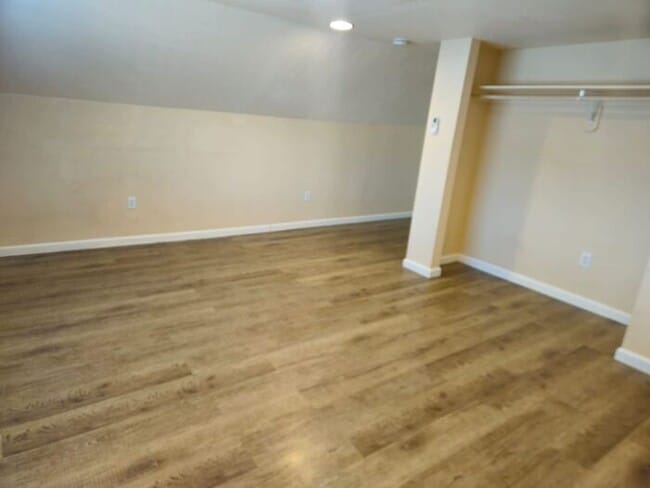 Building Photo - Large Downtown Studio, walking distance to UNR and Downtown Reno